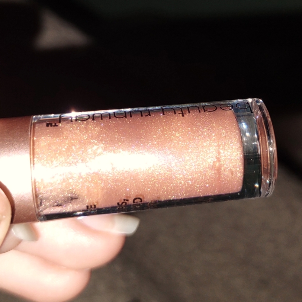 Gold lipgloss